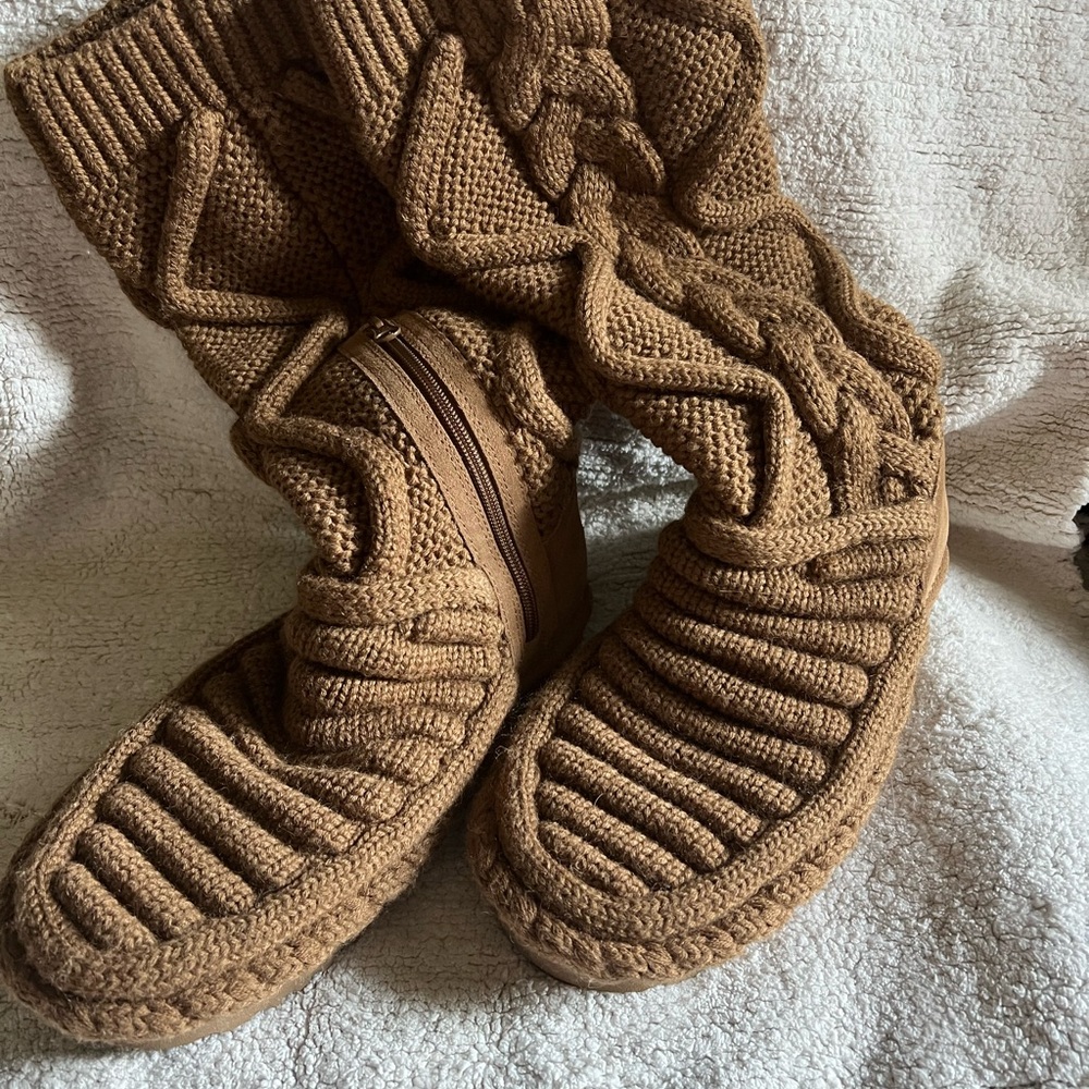 UGG Classic Tall Chunky Knit Boots!!